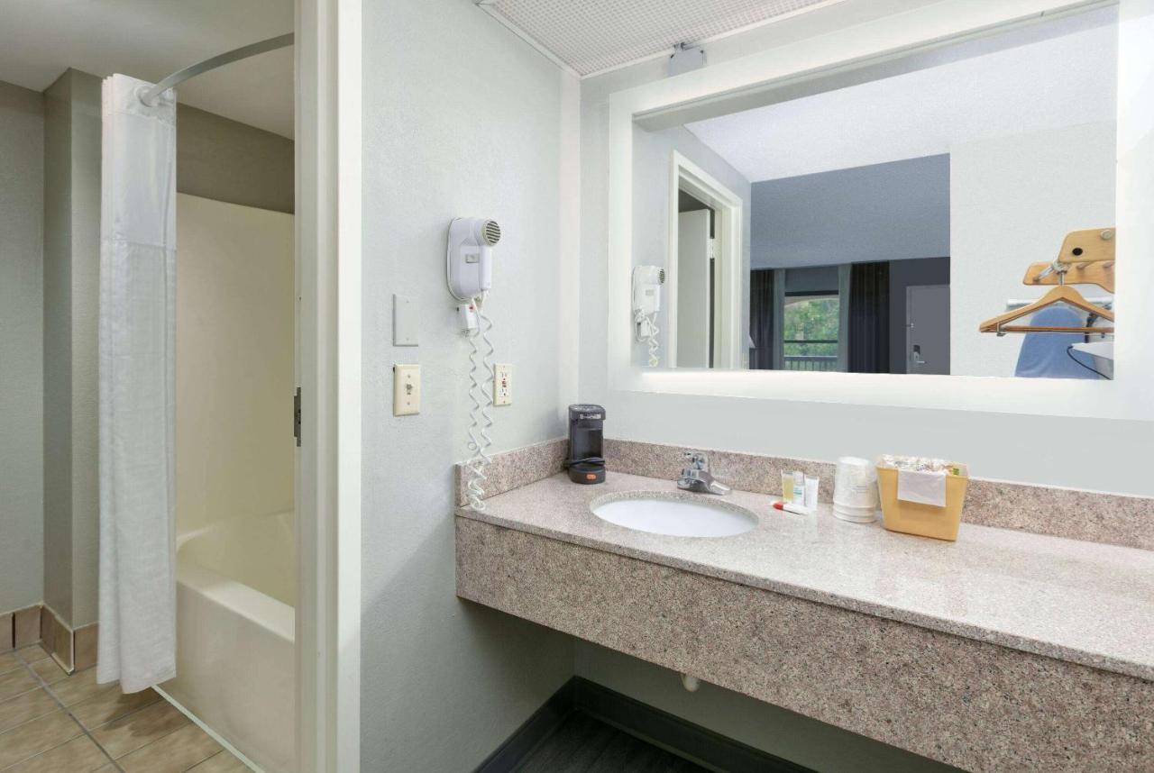 Super 8 By Wyndham Diberville Biloxi Area Luaran gambar
