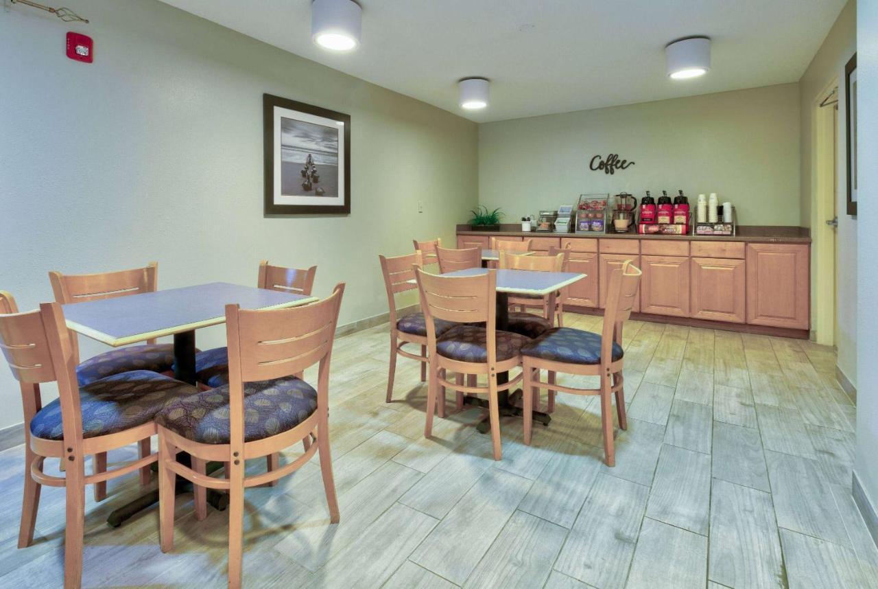 Super 8 By Wyndham Diberville Biloxi Area Luaran gambar