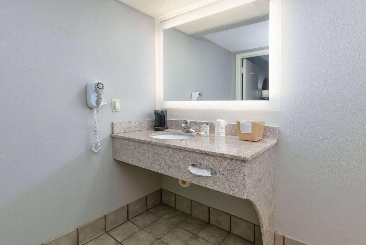 Super 8 By Wyndham Diberville Biloxi Area Luaran gambar